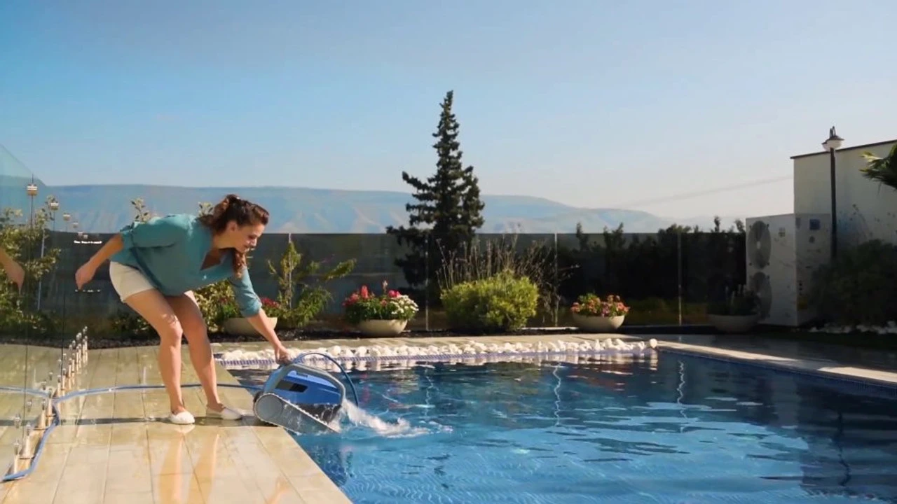 Dolphin M600 Robotic Swimming Pool Cleaner From Maytronics 12 Dolphin M600 Robotic Swimming Pool Cleaner From Maytronics - Image 10