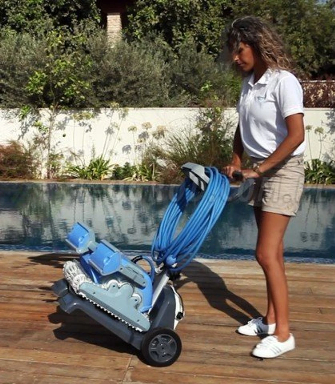 Dolphin Supreme M400 Pro Automatic Swimming Pool Cleaner 5 Dolphin Supreme M400 Pro Automatic Swimming Pool Cleaner - Image 3