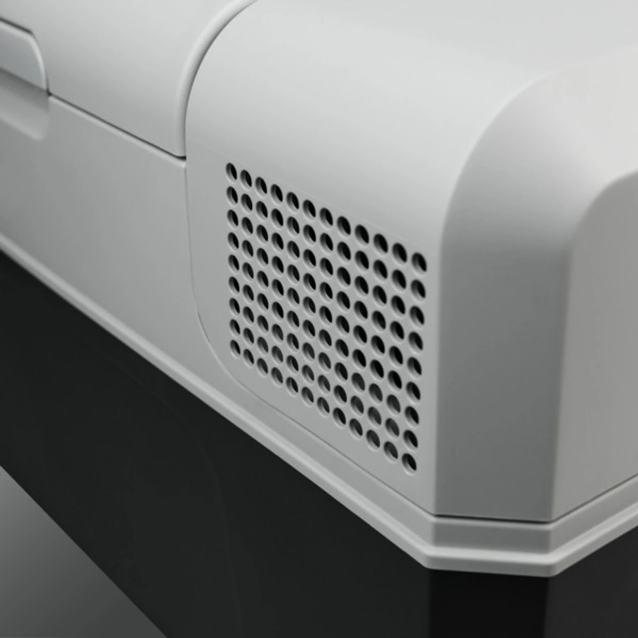 Dometic Mobicool FR40 38L Portable Compressor Cool Box 12v/24v/230v 6 Dometic Mobicool FR40 38L Portable Compressor Cool Box 12v/24v/230v - Image 4