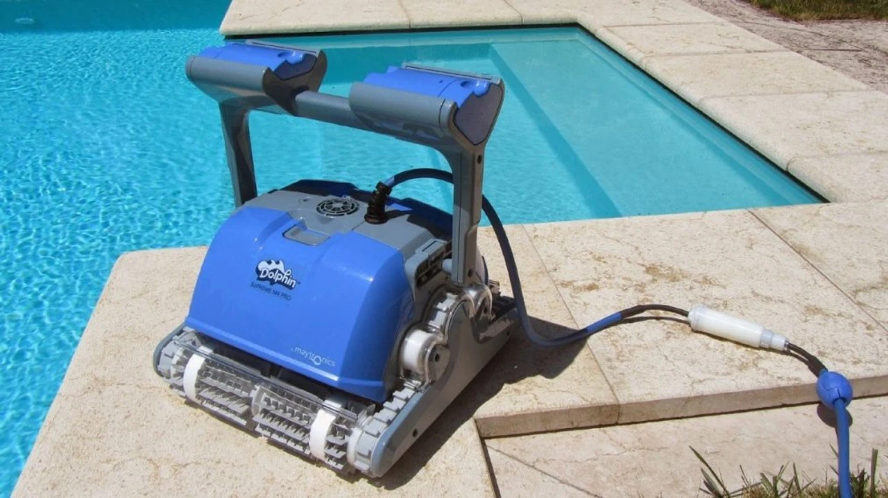 Dolphin Supreme M400 Pro Automatic Swimming Pool Cleaner 4 Dolphin Supreme M400 Pro Automatic Swimming Pool Cleaner - Image 2