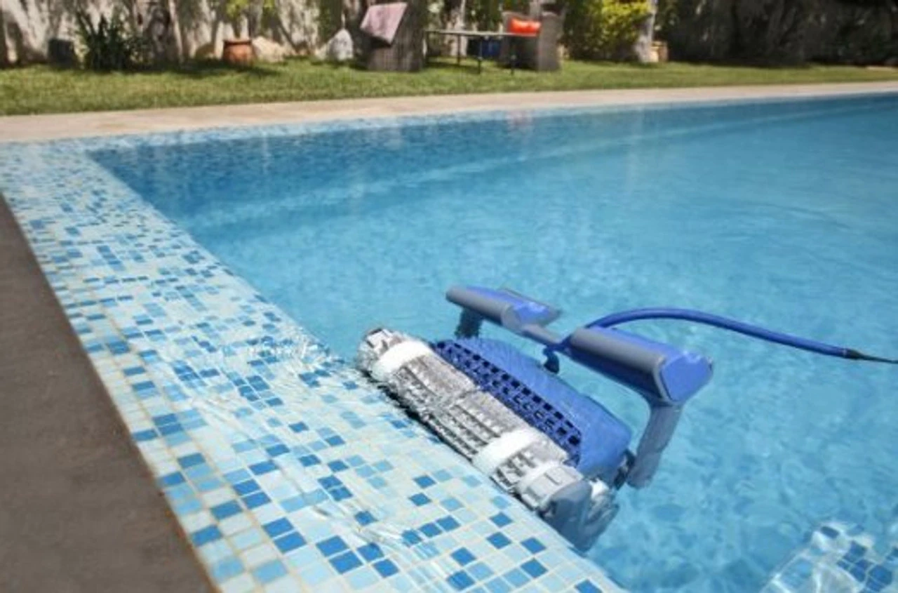 Dolphin Supreme M400 Pro Automatic Swimming Pool Cleaner 6 Dolphin Supreme M400 Pro Automatic Swimming Pool Cleaner - Image 4