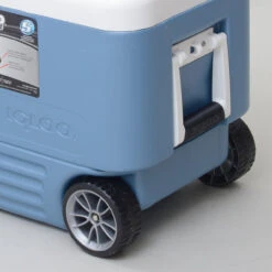 Igloo MaxCold 40 Wheeled Ice 38 Litre Cool Box -Outdoor Products Series maxcold 40 quart wheels close up 59674.1425290330