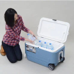 Igloo MaxCold 60 Roller Cool Box Wheeled Ice Chest -Outdoor Products Series maxcold 60 quart open filling 23805.1425296394
