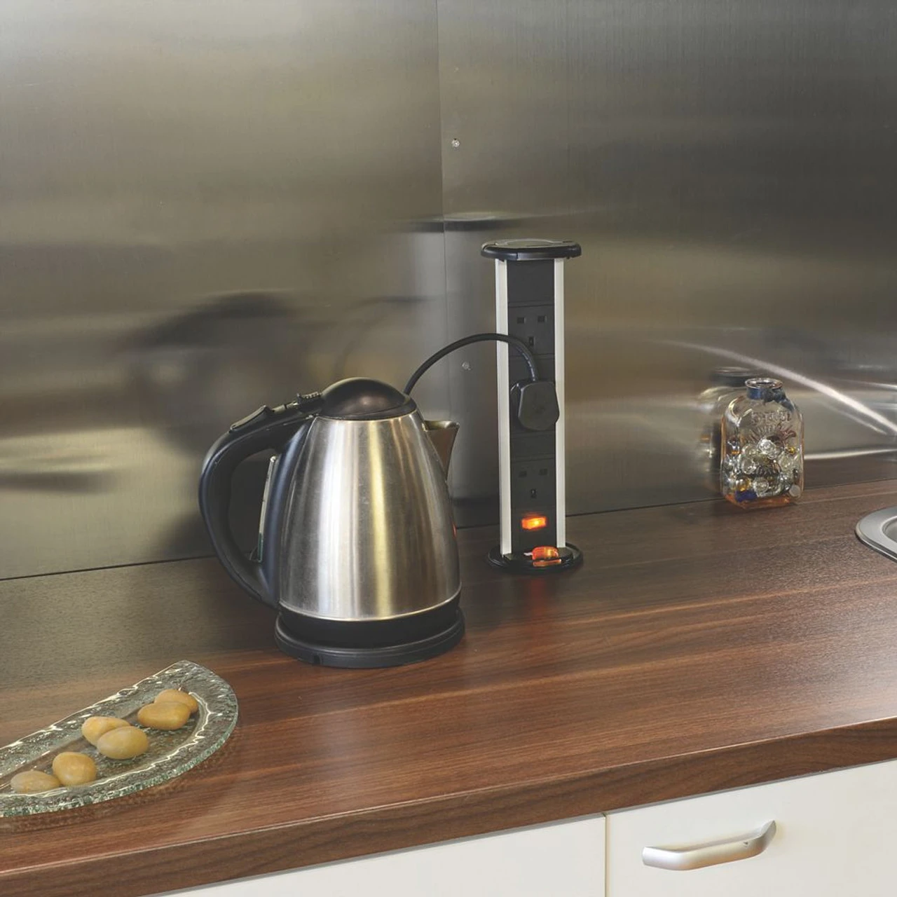 Pop Up Vertical 13A Mains Triple Socket Power Dock Black 4 Pop Up Vertical 13A Mains Triple Socket Power Dock Black - Image 2